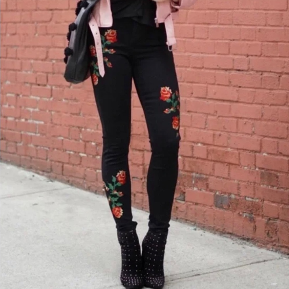 TopShop Black Floral Embroidered Skinny Jean 25x32